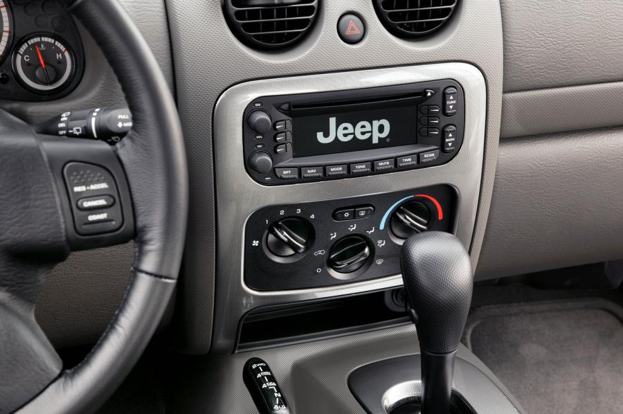  Jeep Cherokee Renegade 2005 года  (фото 12 из 26)